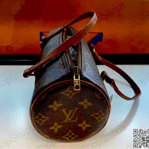 Authentic Louis Vuitton Mini fits everything you need sling on shoulder or wrist - Picture 2 of 3